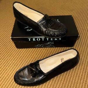 Trotters Black Leather Loafers